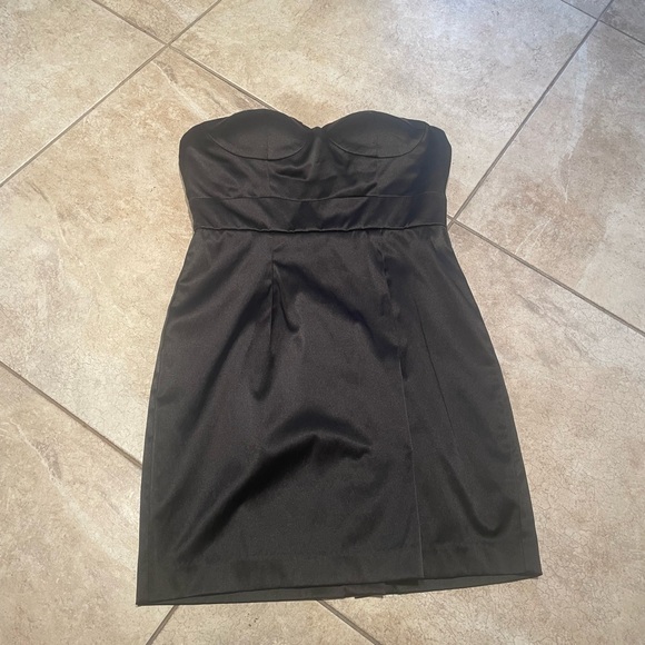 Women's black strapless mini dress. Size Medium. - Picture 4 of 7